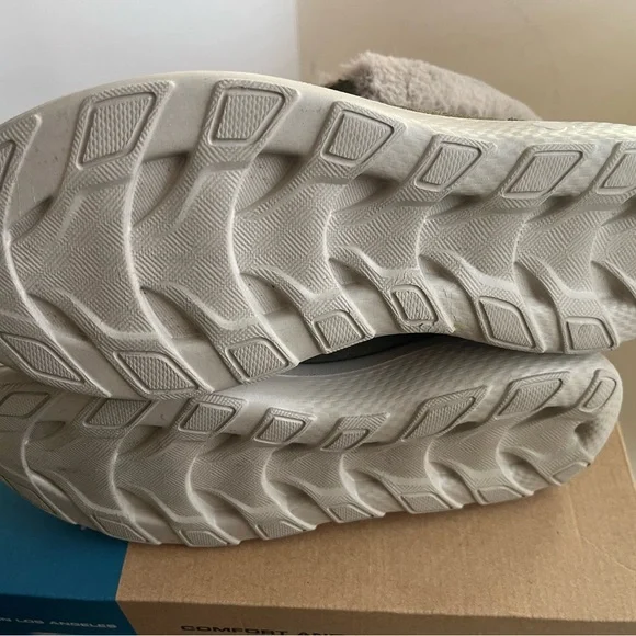 sketchers - Brand New in the original box on the go - olive size 9.5 - Picture 4 of 5